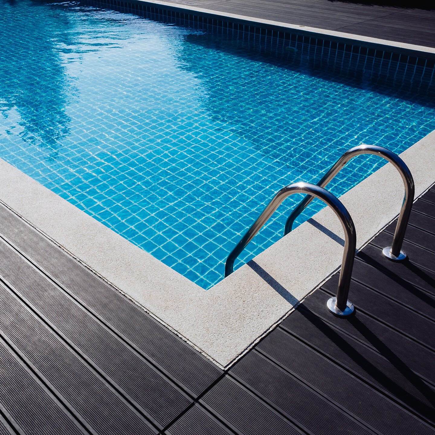 Deck Comp&oacute;sito para Piscinas